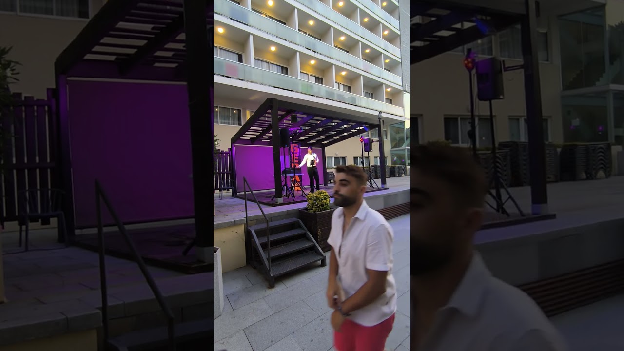 Gerard López cantante showman en directo