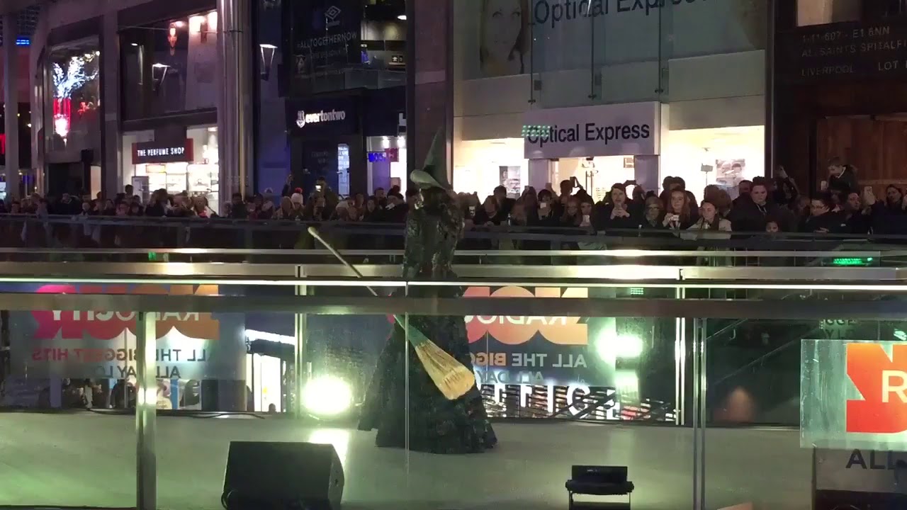 Jodie Steele - Defying Gravity - Liverpool Christmas Lights Switch On