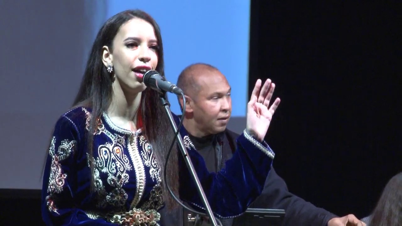 الفنانة الواعدة فاطمة الزهراء سعيد في السهرة الفنية الكبرى