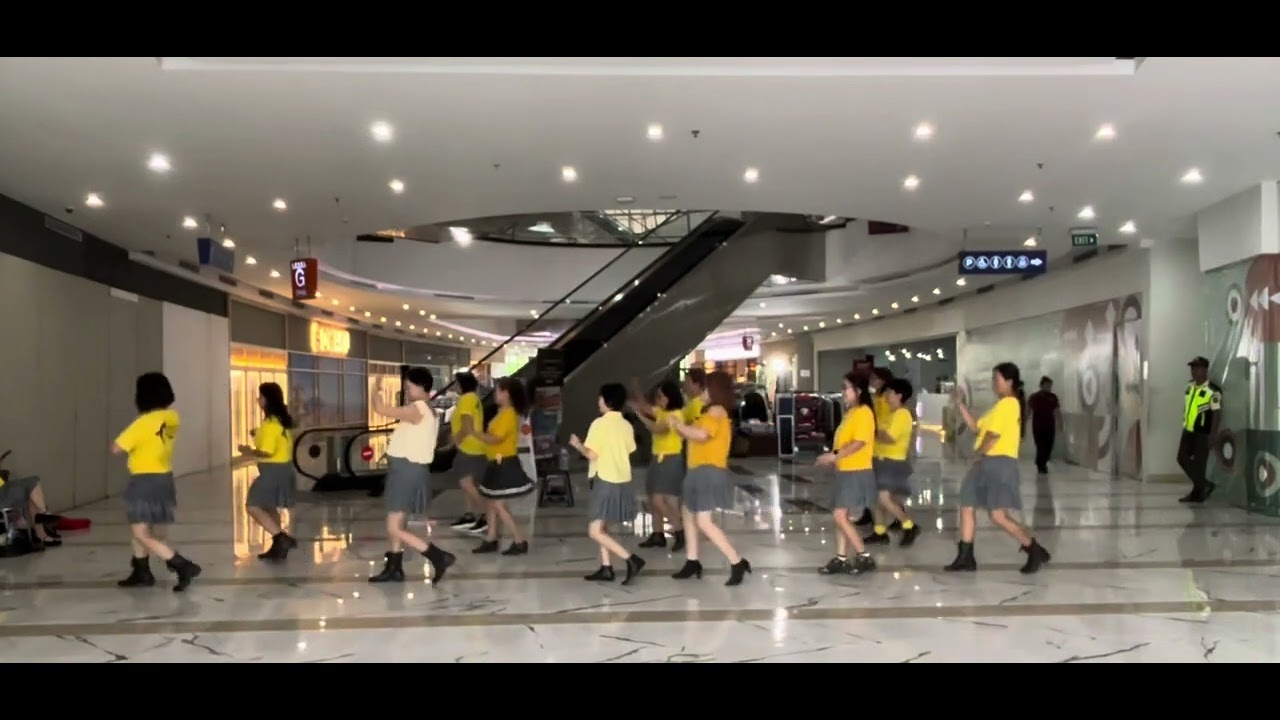 Stomp 2,3,4-Line Dance//Choreo : Rob Fowler (ES)//Improver//Golden//Jakarta