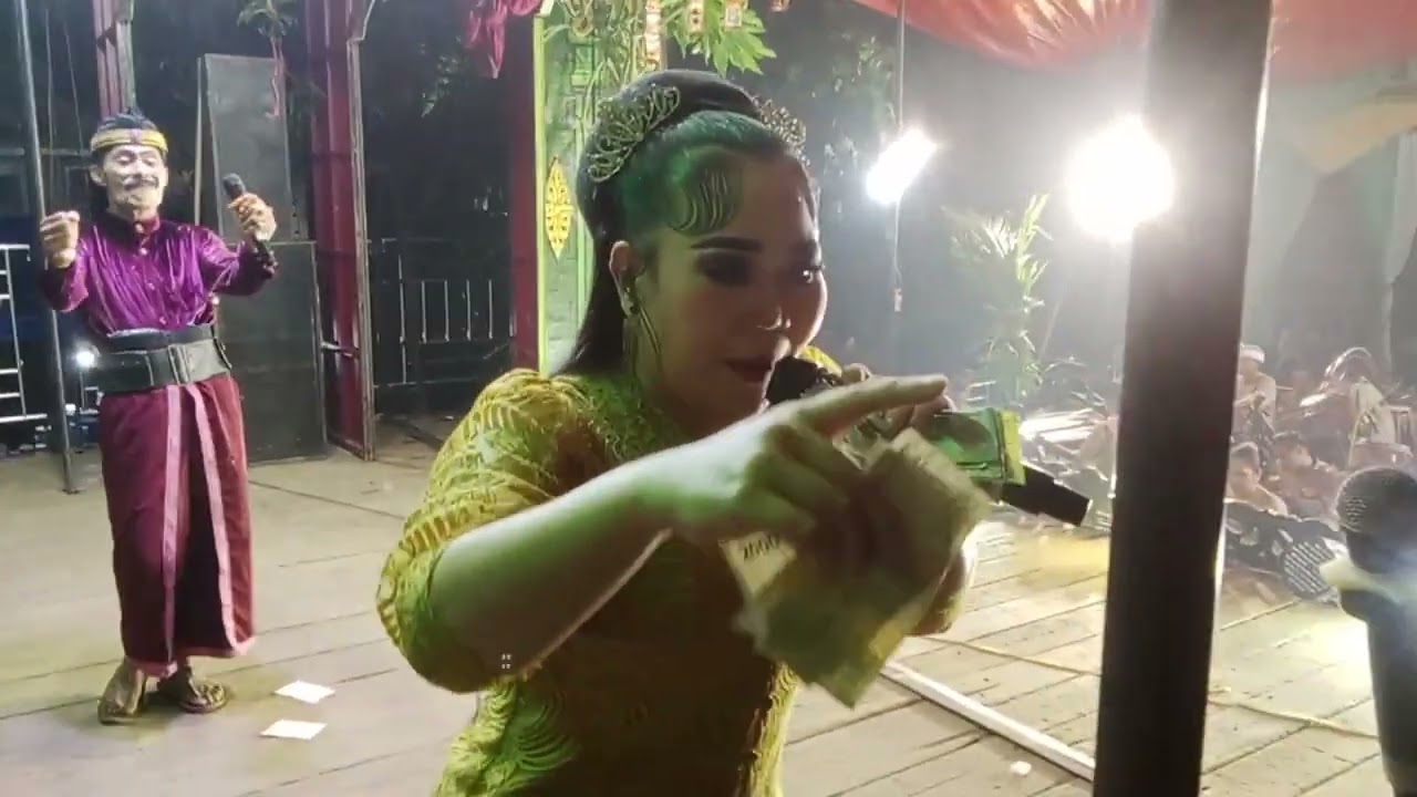 Lagu ayange kita voc  ella nano Riyanto versi sandiwara Dwi warna show desa Gadingan kec sliyeg