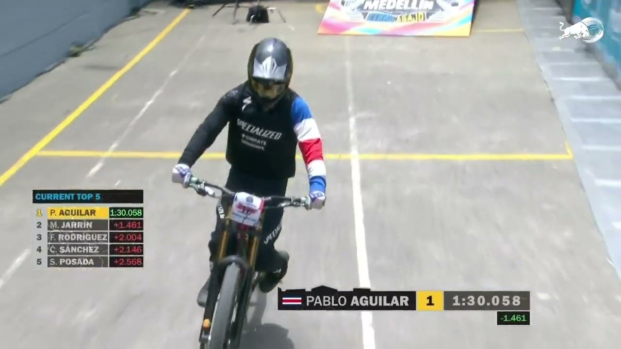 Tico Pablo Aguilar destaca en competencia de downhill