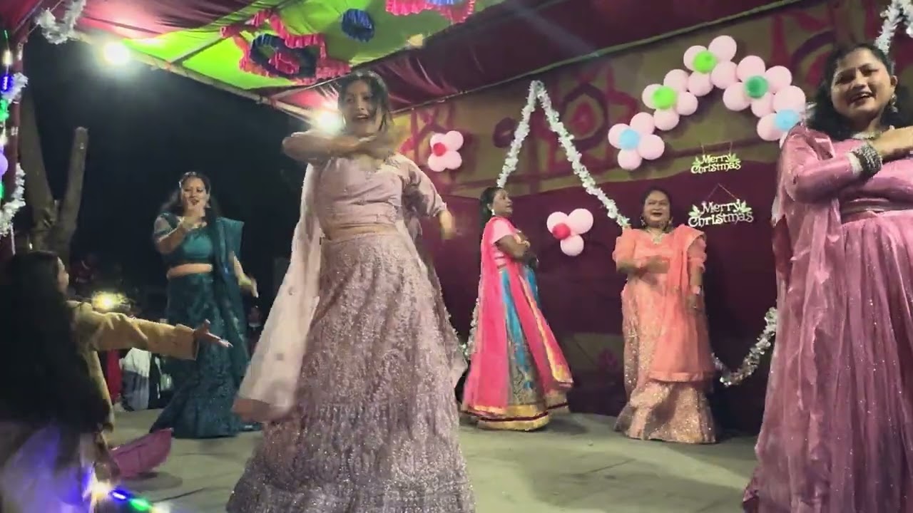 Seng Longkmie! Pyrdiwah!! Dancing on stage