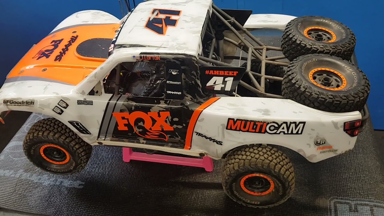Traxxas Unlimited Desert Racer Rebuild Video of Centre Transmission - fixing a squeak