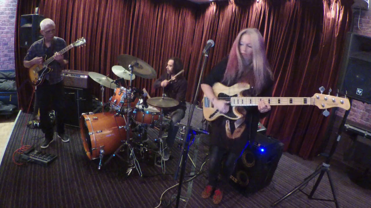 Rebecca Johnson Band *STANDING ON SHAKY GROUND*  Live @ Mingara (30/3/19)