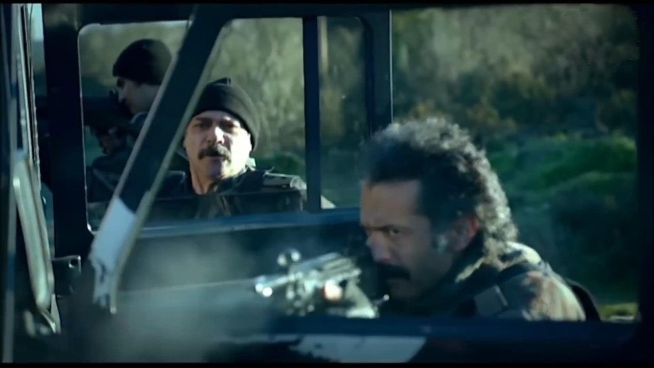 ضابط بتلحقو المشاكل لحقة بيانقذ بنك كامل بخطة اسطورية