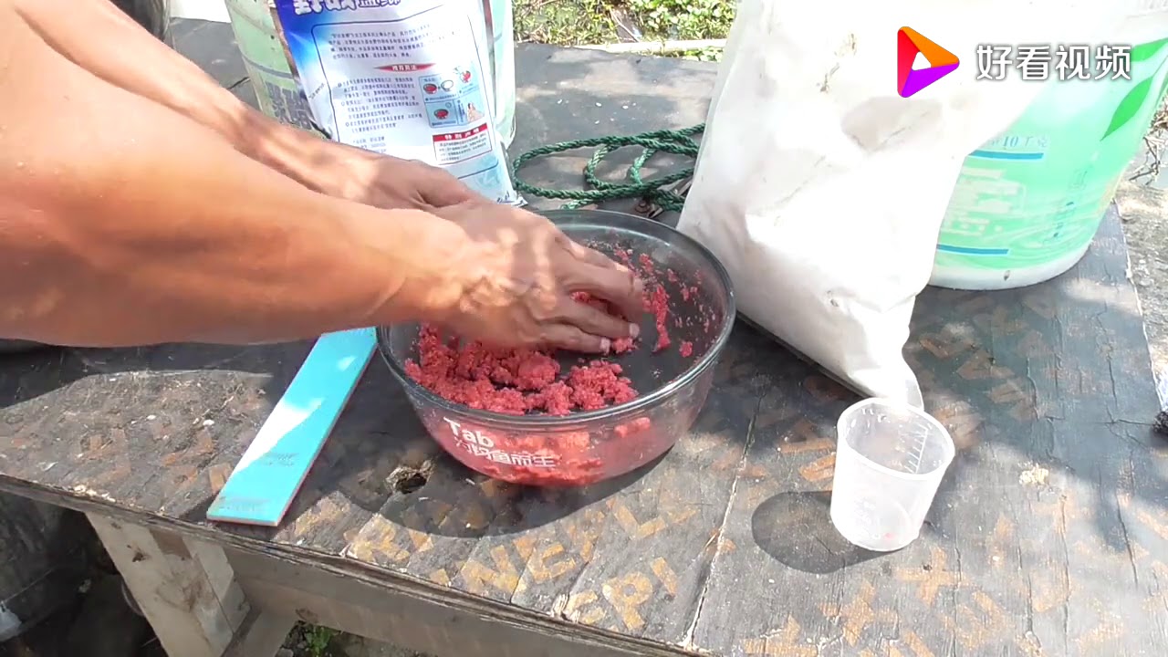 鱼饵如何开出好状态野战蓝鲫这样搭配，拉出来的鱼饵才饱满圆润