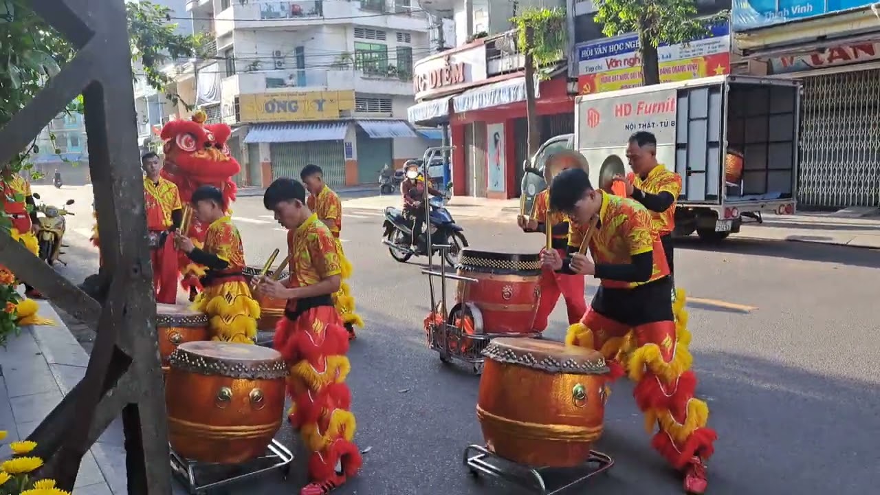 Lân Sư Rồng Vạn Phát - Sáng Mùng 1 Tết 2026 - Đường Phan Bội Châu - Trống Hội