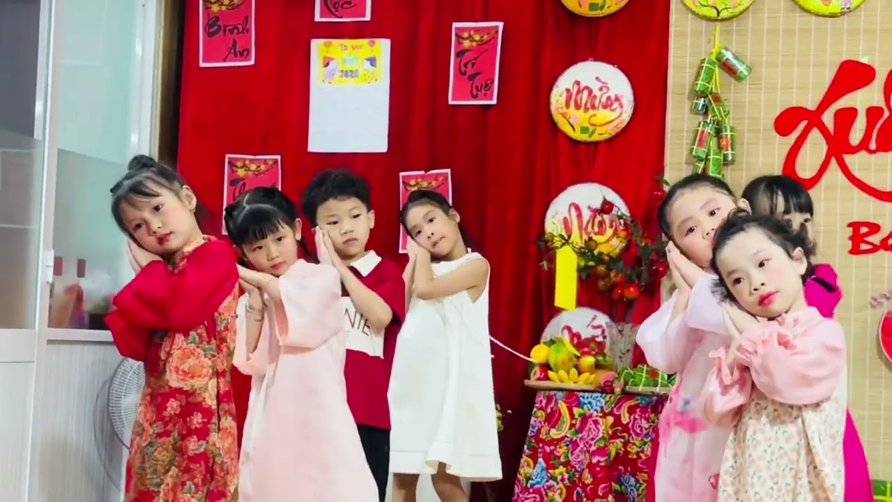 Mashup “Tết này con sẽ về - Nui cười xuân - Một năm mới bình an”
