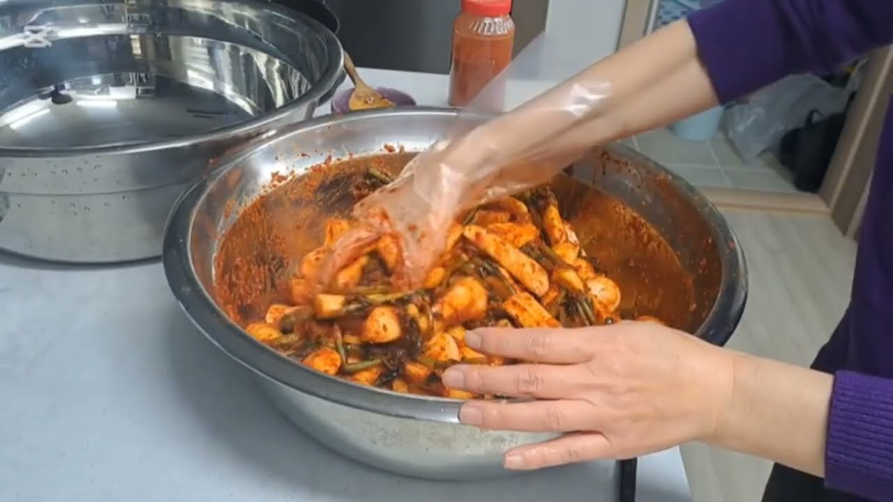 알타리 버무리며 남편 생각하고, 딸들과 대화