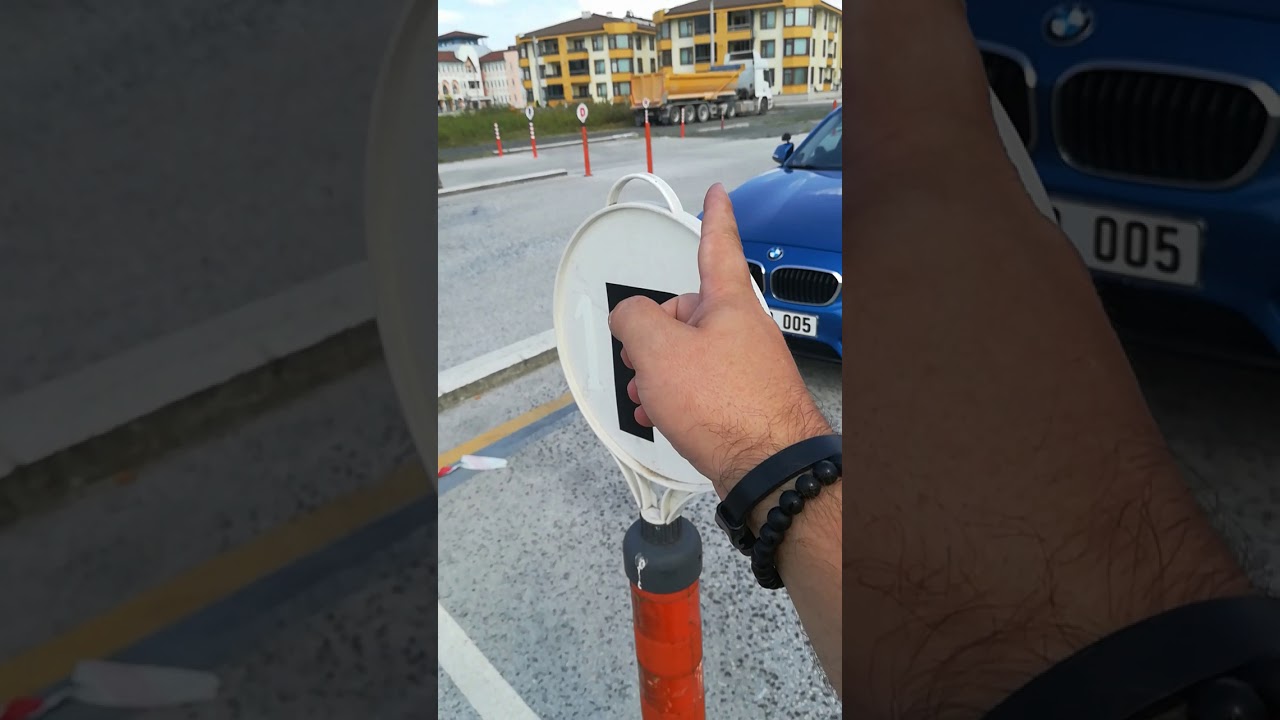 BMW aracının paralel park videosu