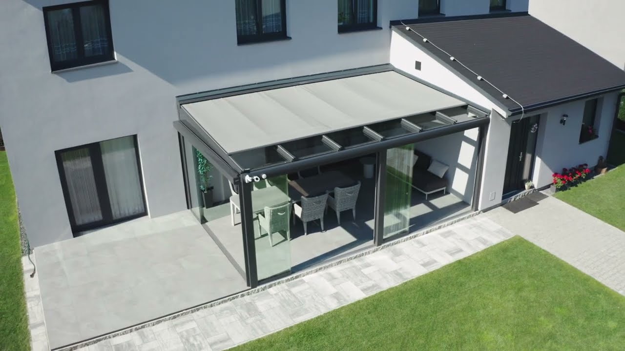 Prosklená pergola s integrovanou markýzou | Plas.cz