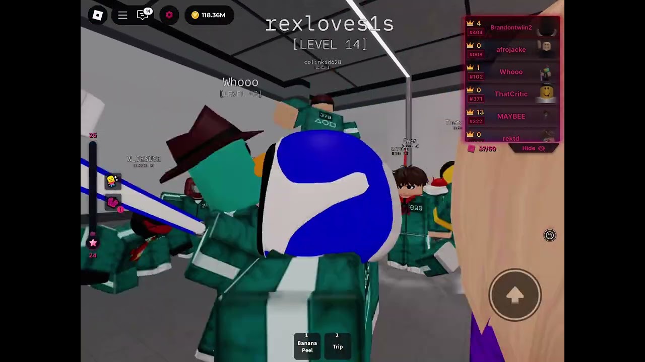 Trying not to die in squid game @Roblox 