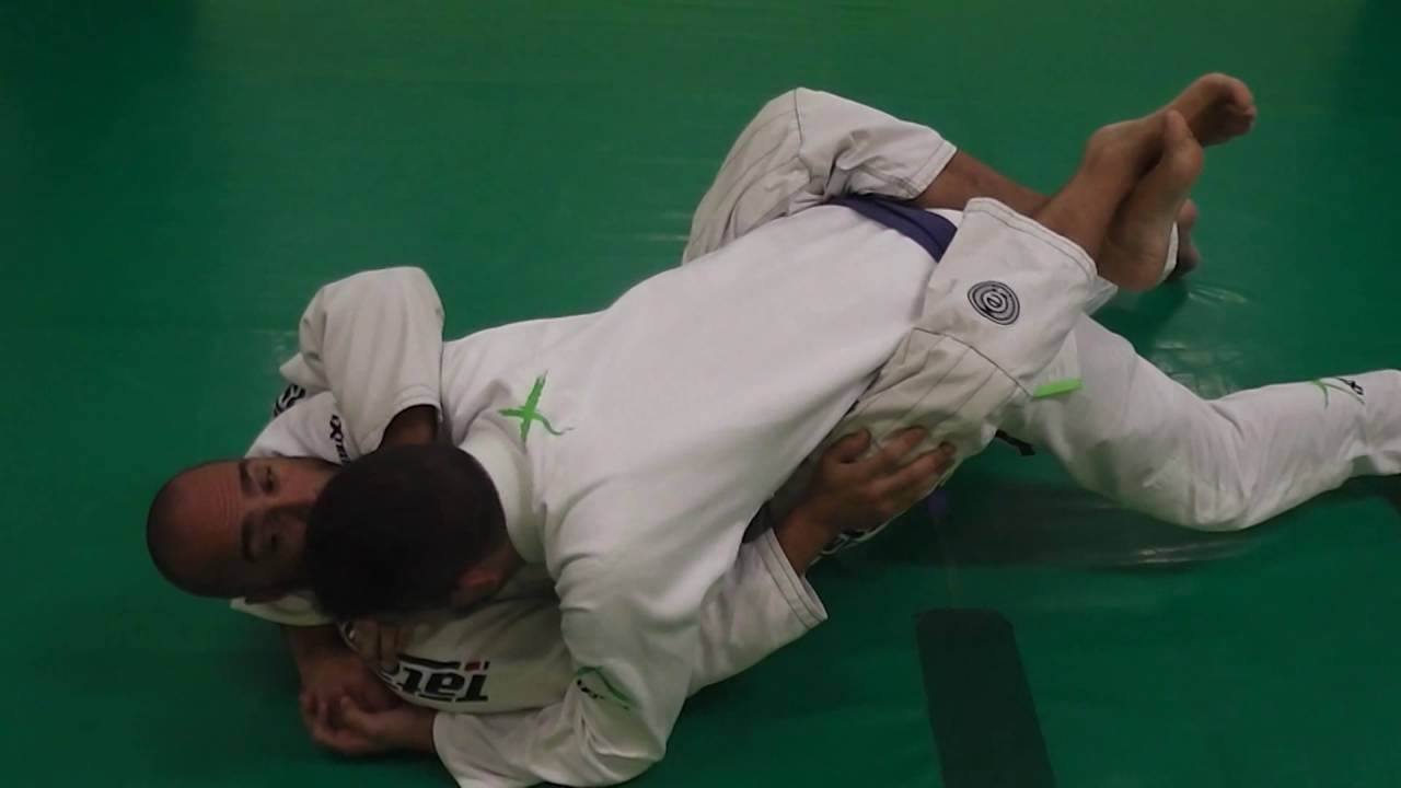 Tecniche Jiu Jitsu / Abbraccio della testa dentro la guardia