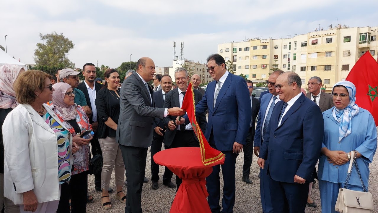 وأخيرا هشام ايت منا وعامل المدينة هشام لمدغري يعطيان انطلاقة تهيئة شارع المقاومة بالمحمدية