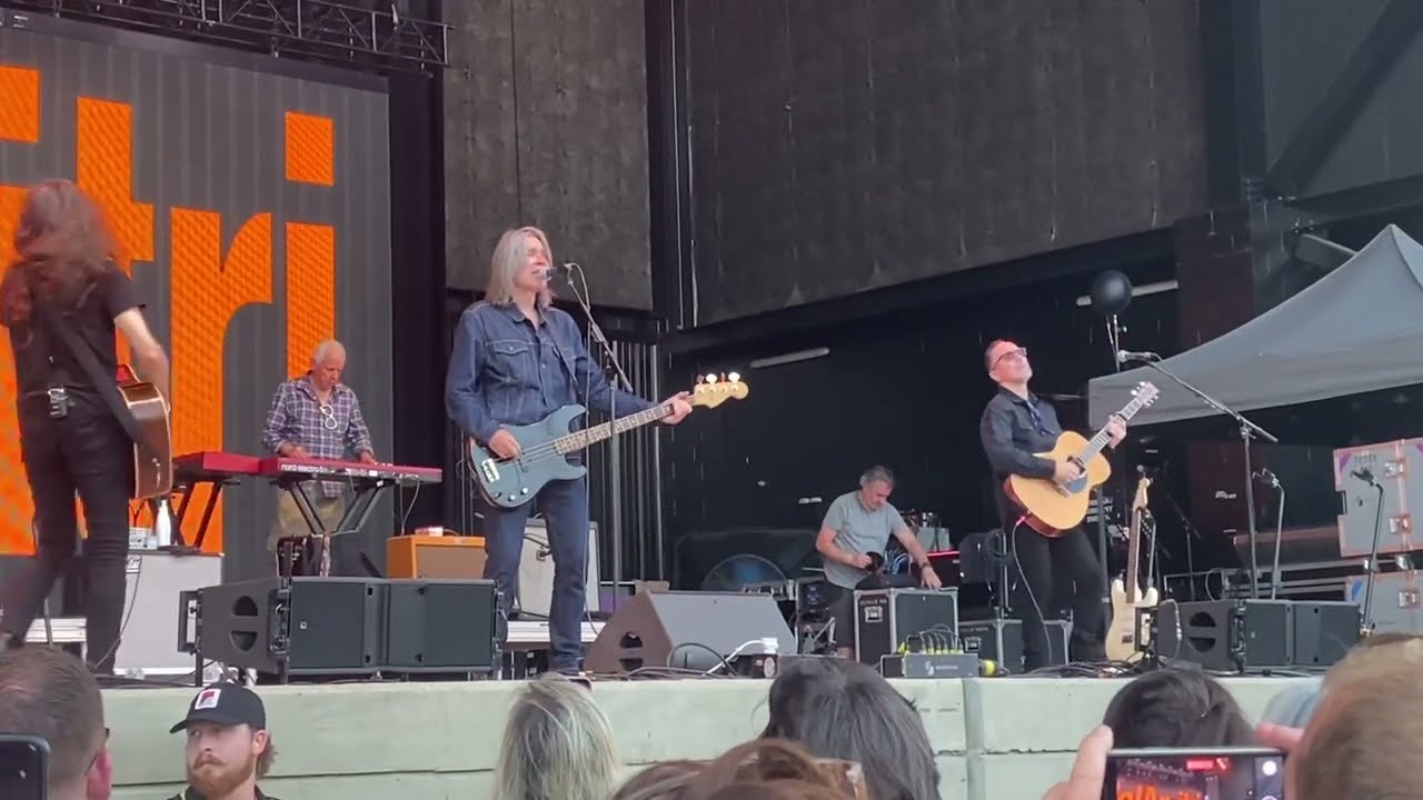 Roll To Me - Del Amitri