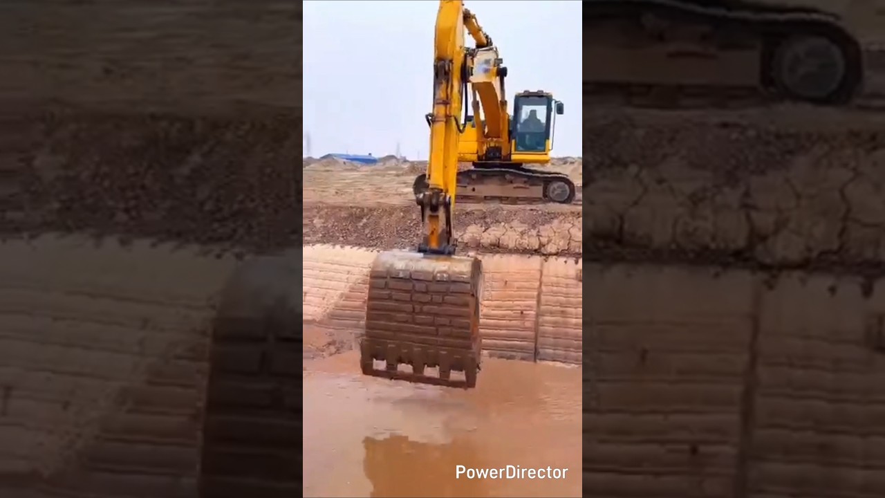 Jcb loading water in reverse#viral#youtube shorts#trucks#jcb#jcb gaadi