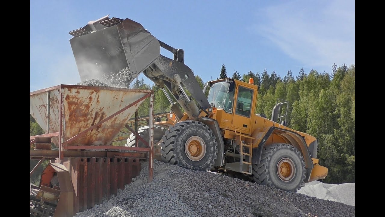 Volvo L220E In A Quarry