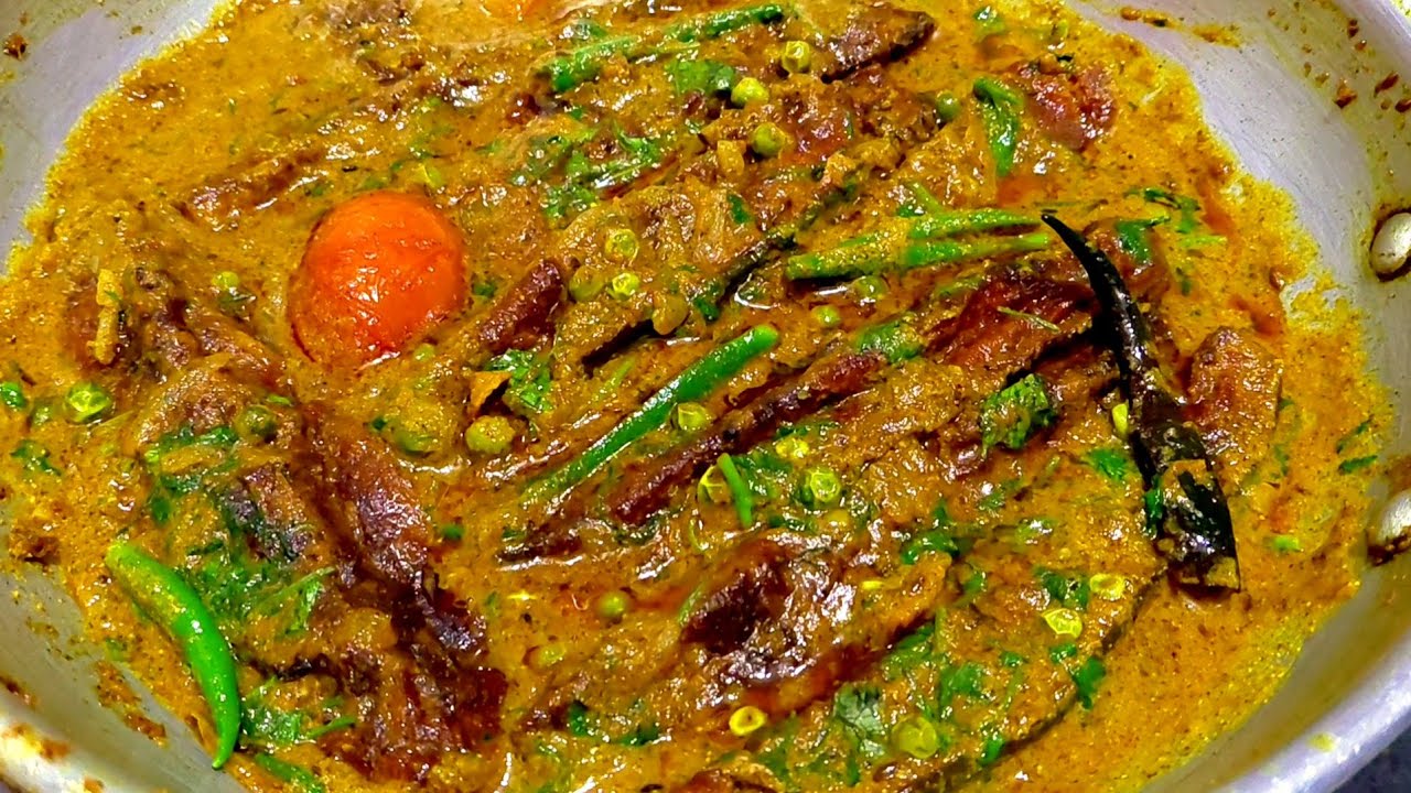 বেগুন দিয়ে নিরামিষ রেসিপি যারা বেগুন খেতে পছন্দ করেন না তারাও এক প্লেট ভাত খেয়ে নিবেন @Nowrin 