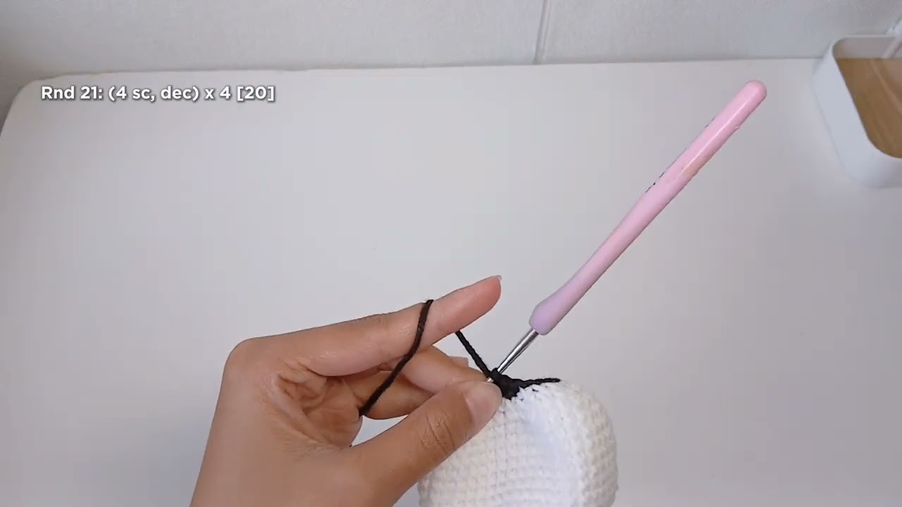 How to Change Color Invisibly in Amigurumi | Army Bomb Lightstick Handle ✨🧶💜