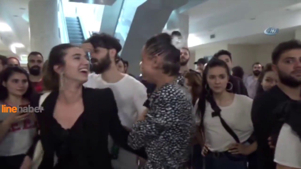 Ezhel'in Beraat Anı! Annesi ve Avukatından açıklamalar Adliye önü I #FreeEzhel