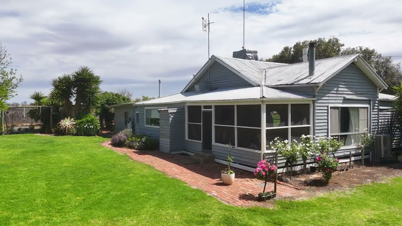 Stunning River Location!