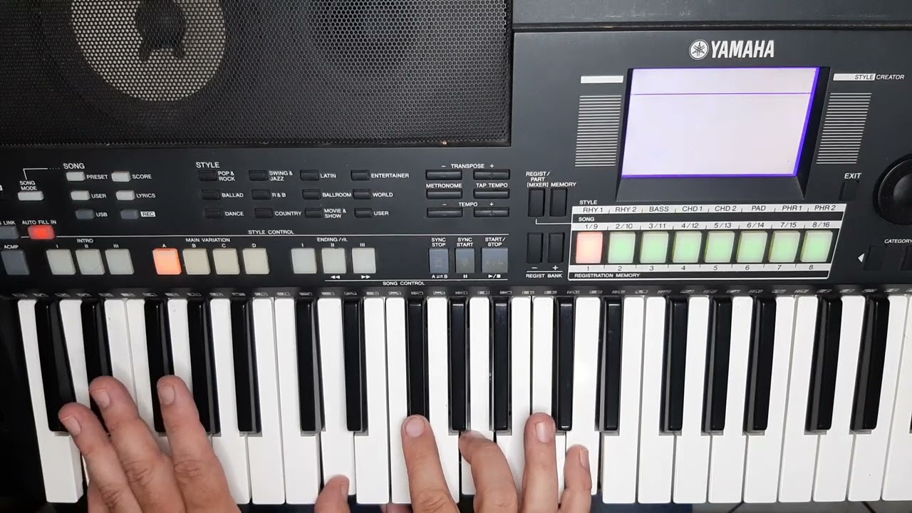 Tocar com as duas mãos e cantar?