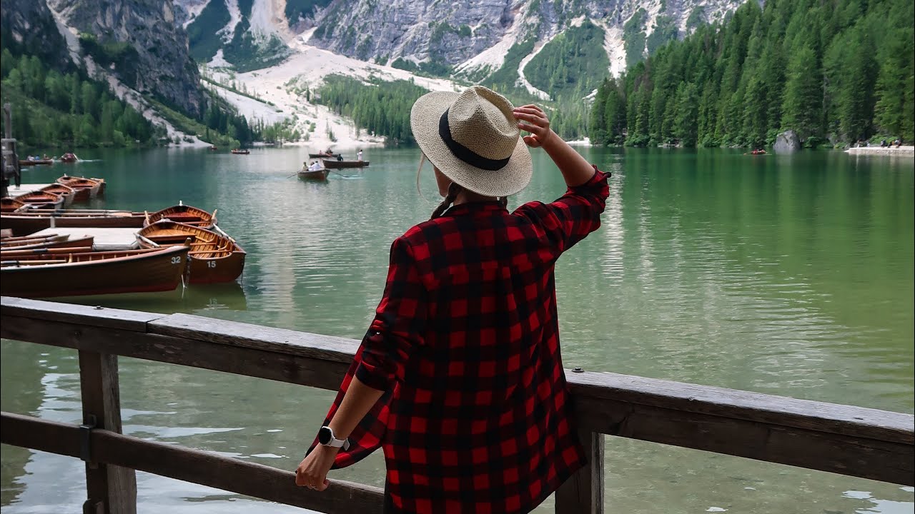 Lago di Braies, Italia : bijuteria de smarald a Dolomiților