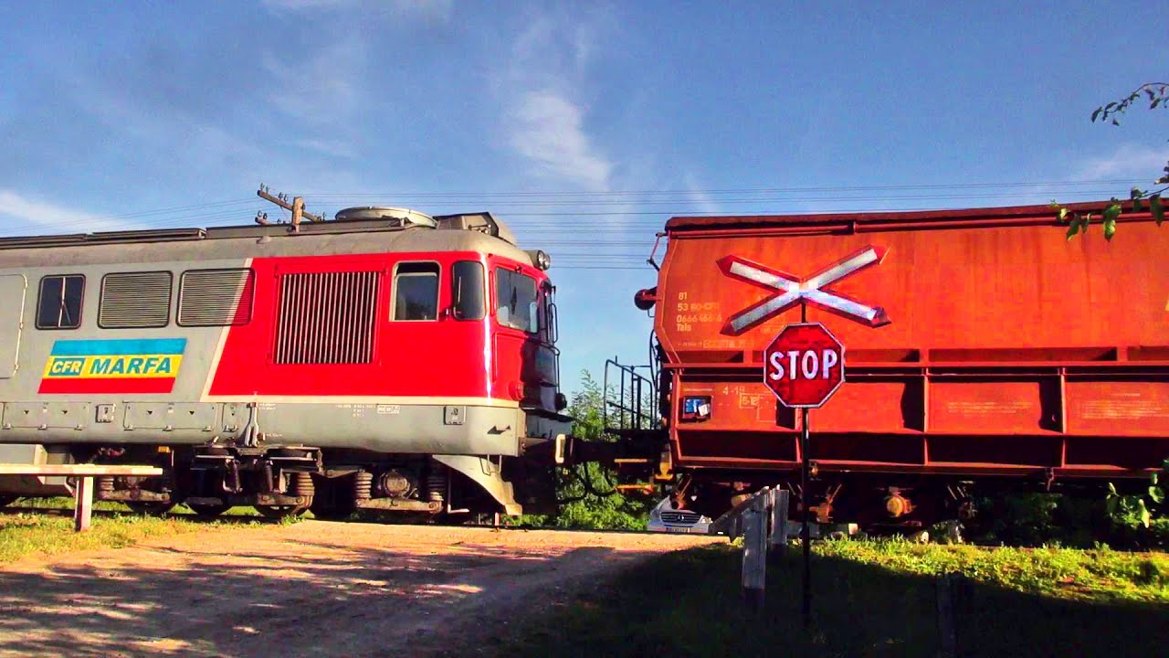 Romanian railroad crossing || Trecere de cale ferată în Romania