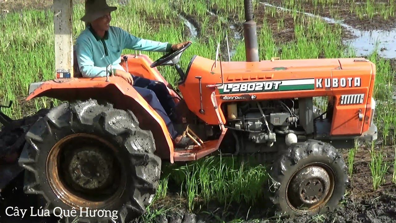 Máy Cày Kubota L2802 Sới Đất Quá Đẹp