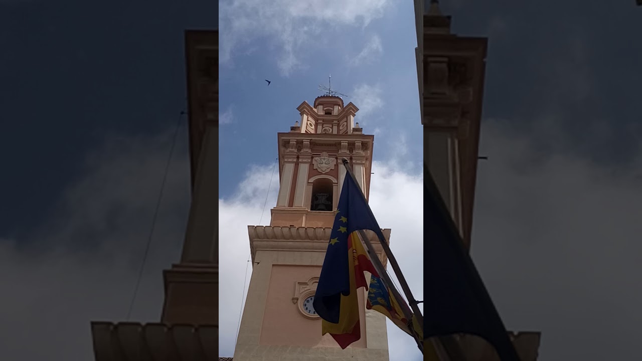 Toque de cuartos y la hora en Catarroja