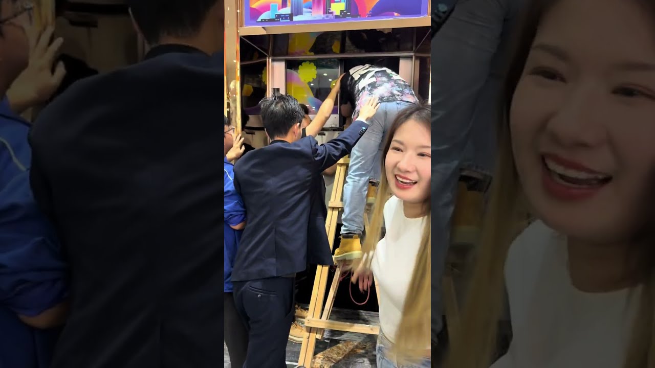 香港三公主在中山演出遇电梯故障花絮😃😃😃😃