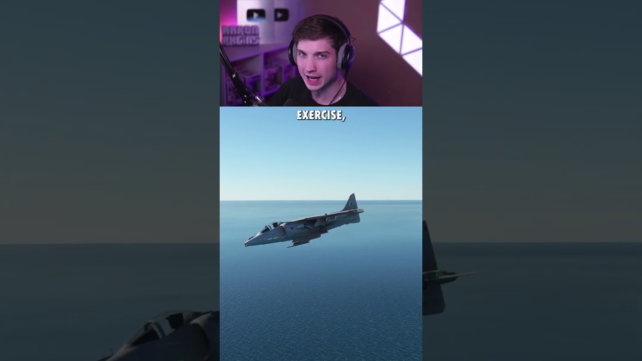 Самолет Harrier Jump Jet приземлился на контейнеровоз