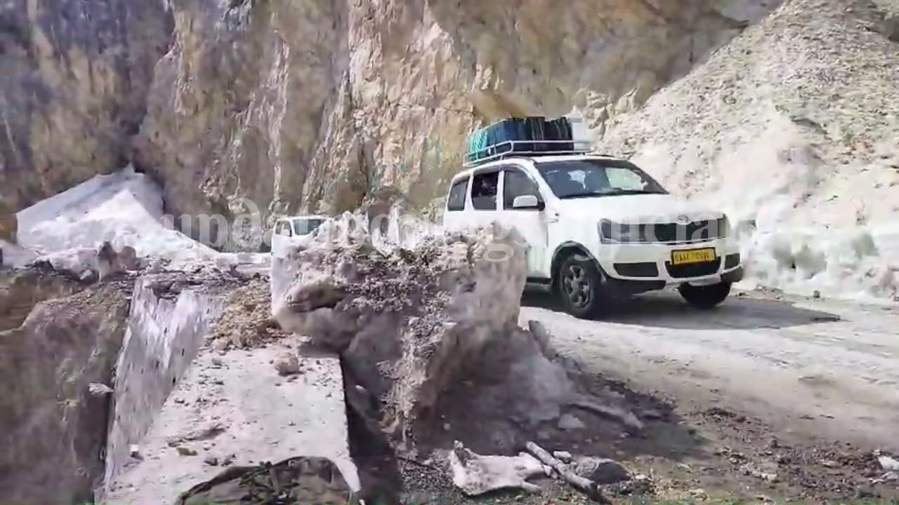 ZOJILA UPDATE :-  Traffic🚦 Allowed from  Sonamarg to Minamarg on 7th April 2025