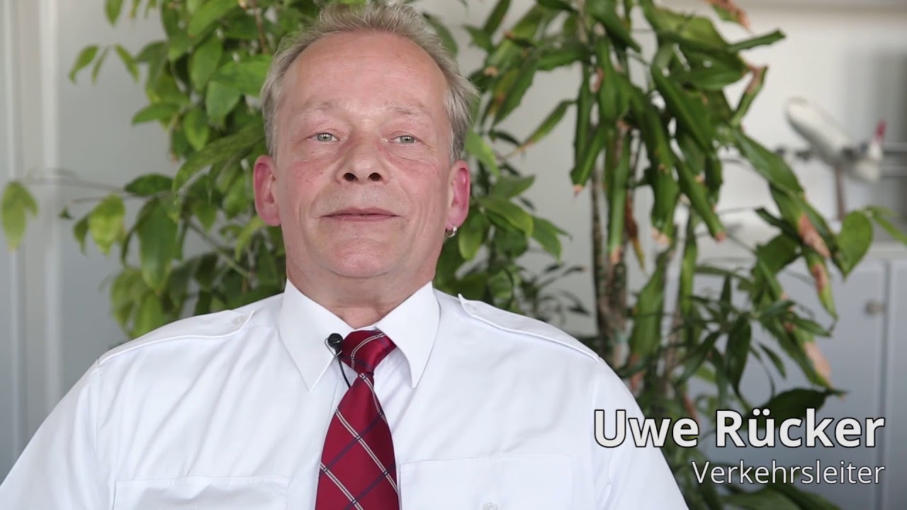Verkehrsleiter vom Dienst Uwe Rücker erklärt seine Arbeit am Stuttgarter Flughafen (1/2)