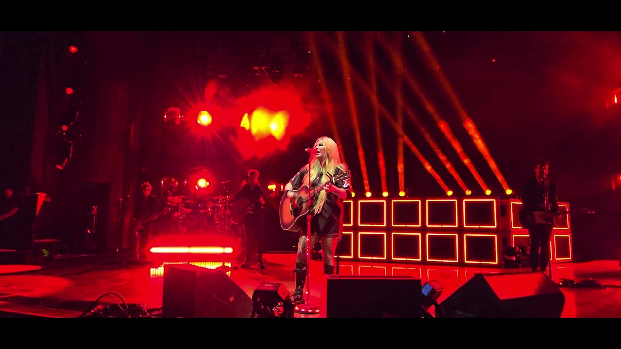 Avril Lavigne - Greatest Hits Tour 2024  live in Cleveland Ohio - 08 - Nobody's Home