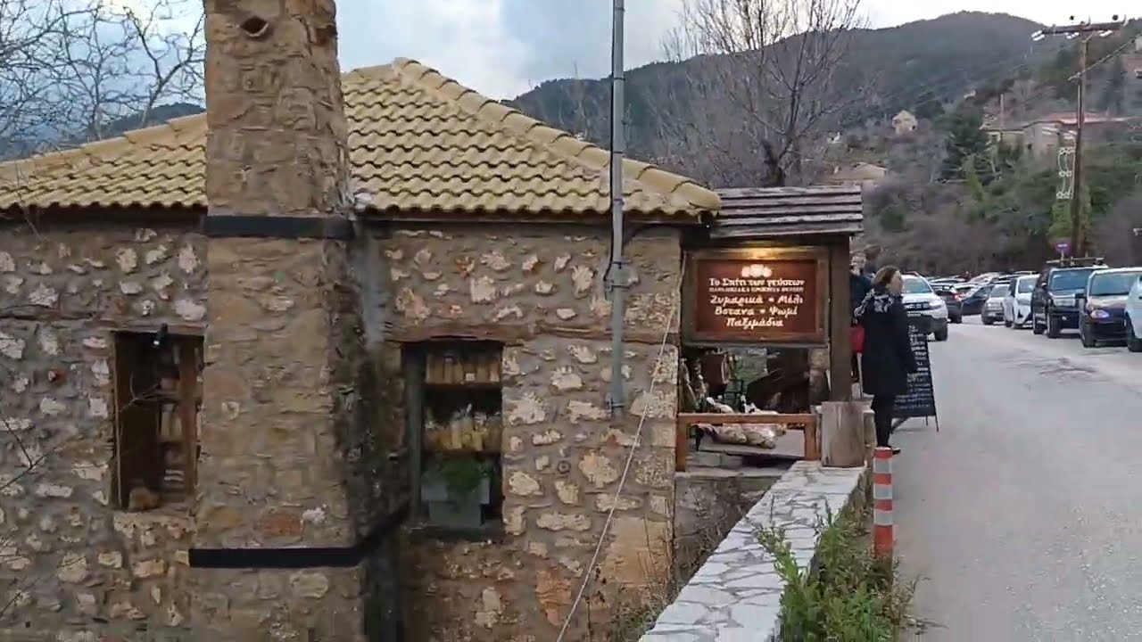 Πεζοπορία στα όμορφα Μεσαία Τρίκαλα Κορινθίας