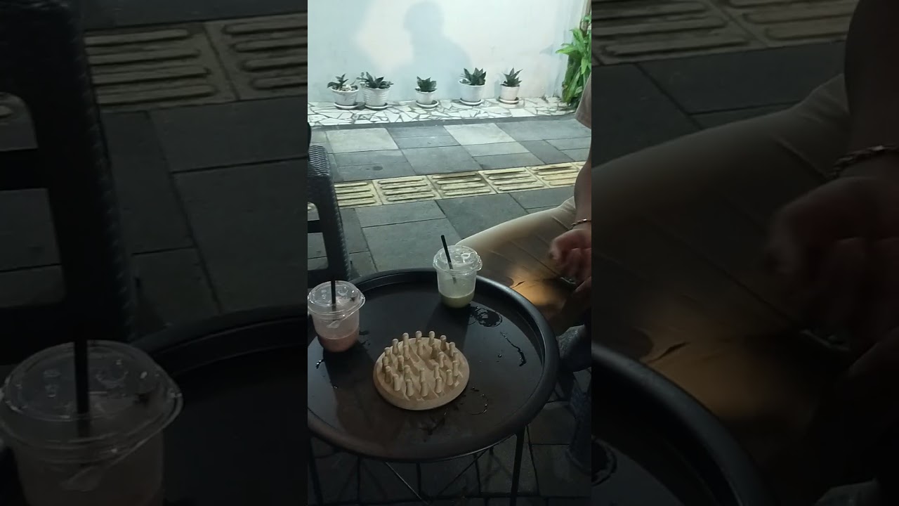 main bertiga jebaka. kayu