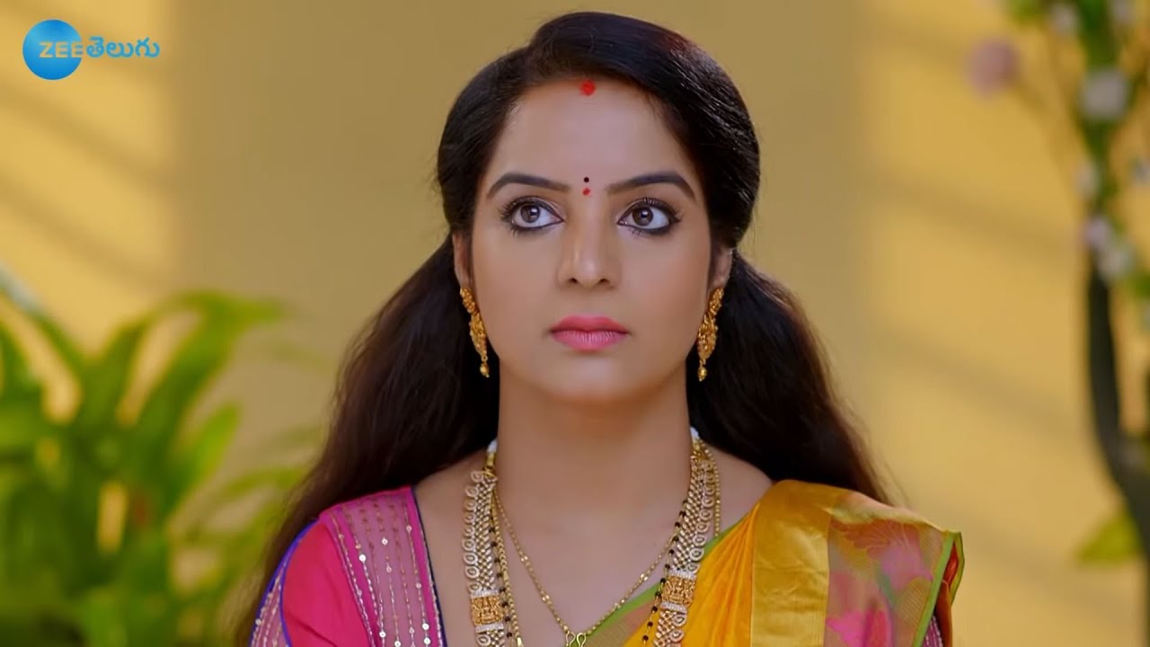 స్వర్గీయ భర్తకు వసుంధర పూజ | Oohalu Gusagusalade | Full Ep 223 | Zee Telugu | 24 Jan 2022