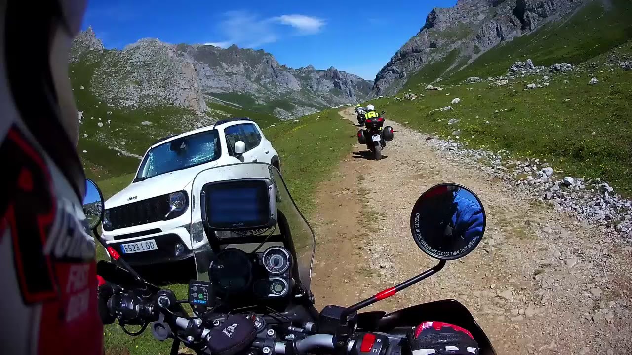 De nuevo en la pista de Espinama Cantabria a Sotres Asturias con la Himalayan, la 950 y la Tengai