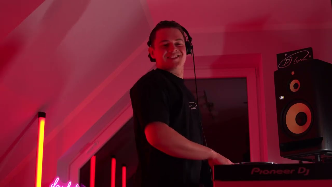 When i warm up for MEDUZA - House DJ Set by Levón