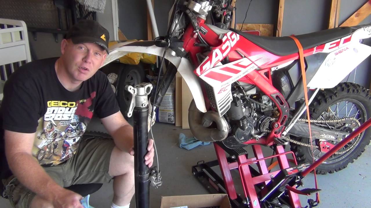 Replacing 2012 Gas Gas Fork Seals - SKF