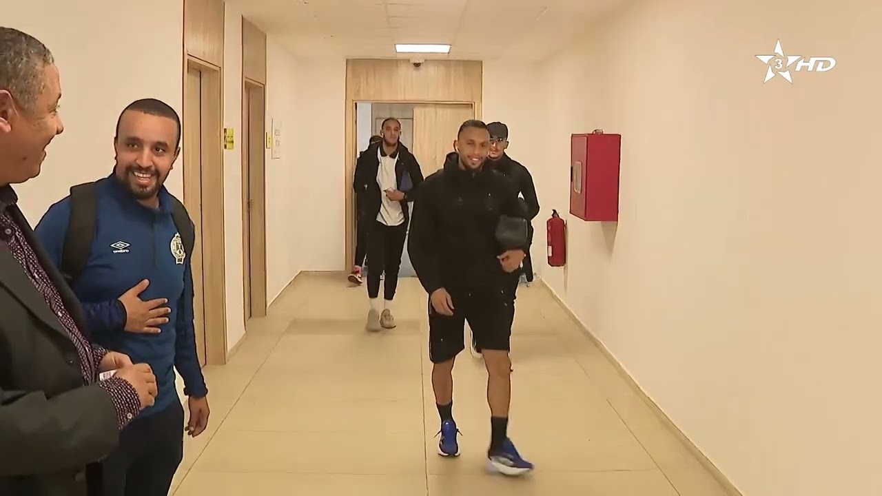 🎥 | وصول حافلة الرجاء الرياضي إلى ملعب العربي الزاولي قبل مواجهة الوداد الرياضي