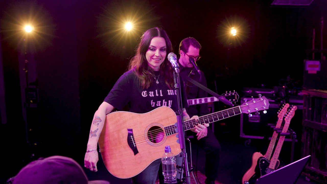 Amy Macdonald – 'This Is the Life' & 'Mr Rock & Roll' in The Rayo Room