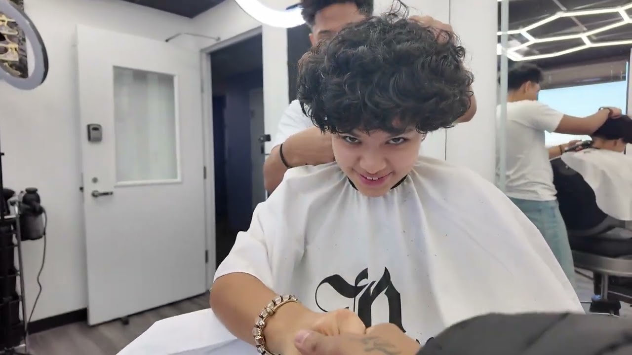 Day in the life of a 19 year old barber vlogging his every day life and what he does as a barber