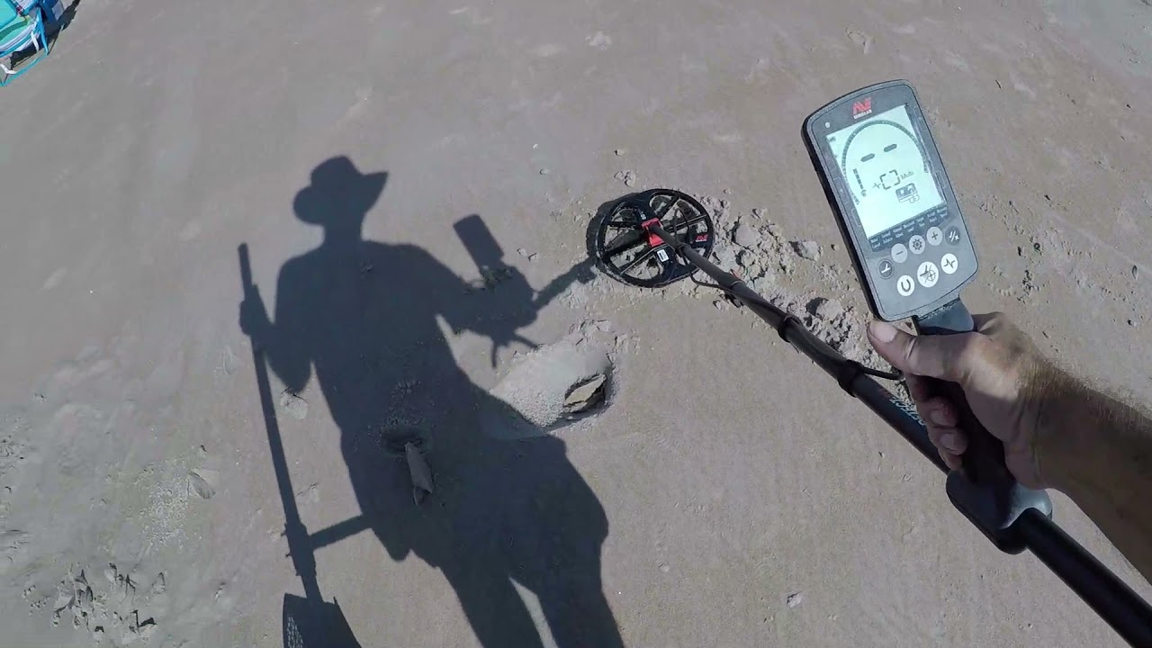 Beach Metal Detecting IDD 218 The Finds Just Keep Coming