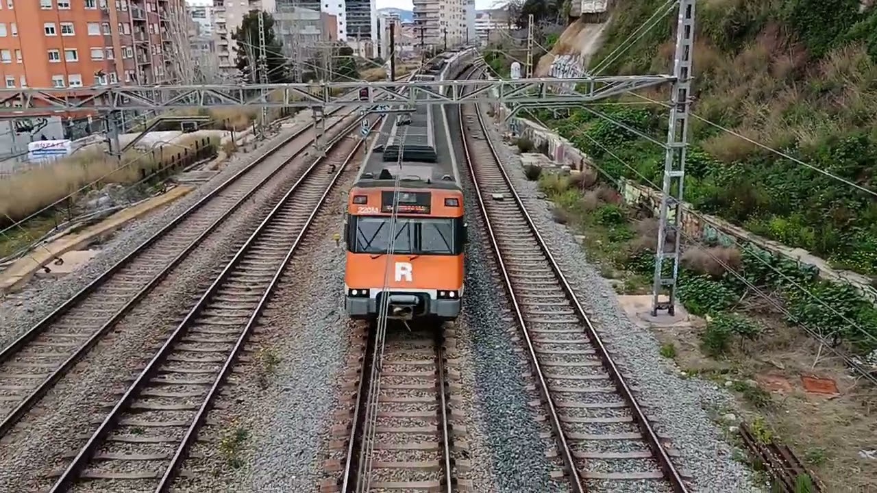 Trenes por el puente de la torrassa,con pitadas y buenas pitadas