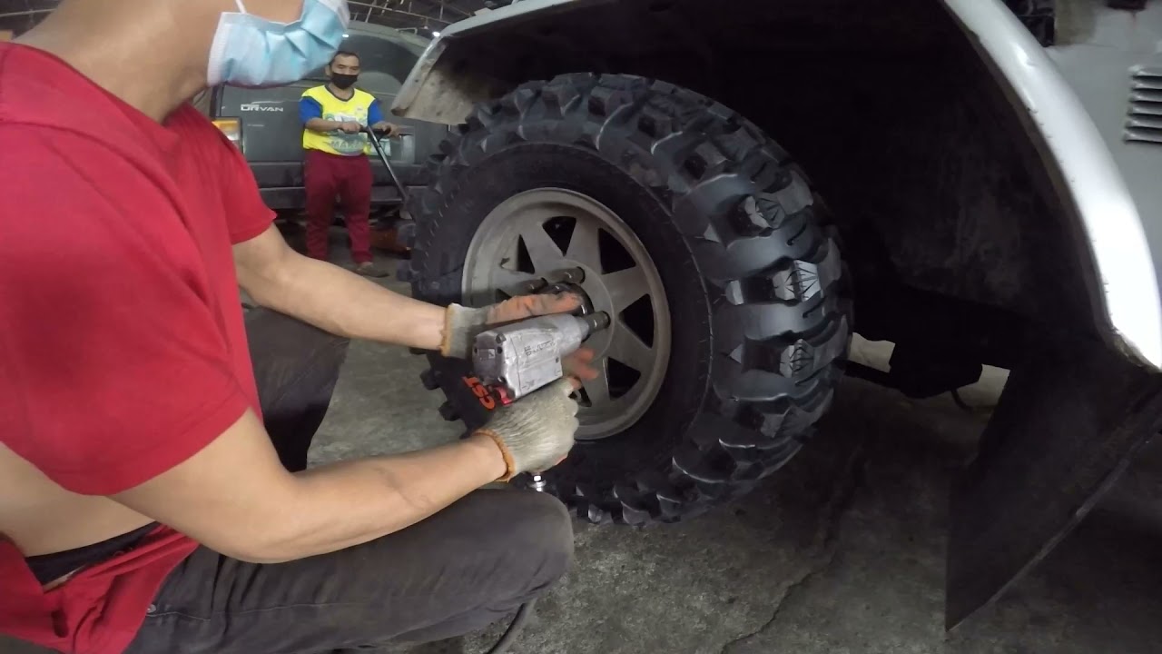 Classic Jeep (Mitsubishi 4dr5 4x4 Crawler)