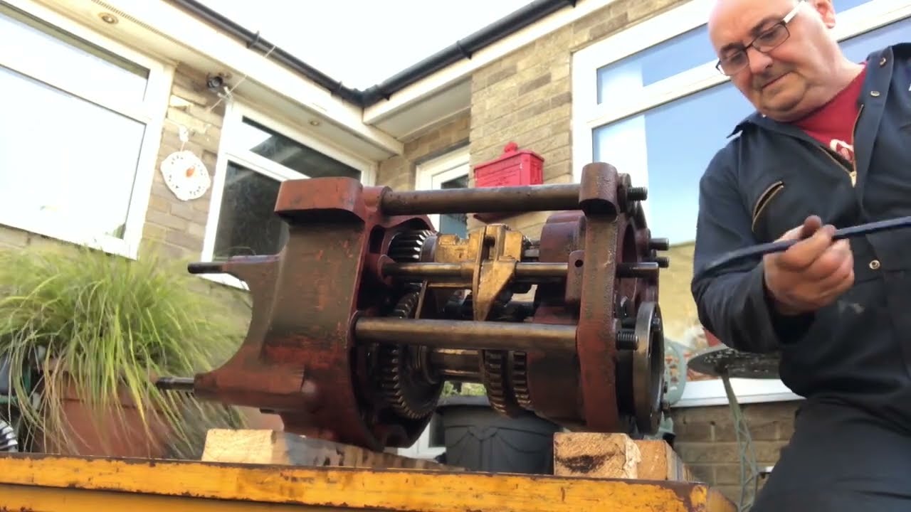 Dismantling and Inspecting the DB990 6 speed gearbox #15