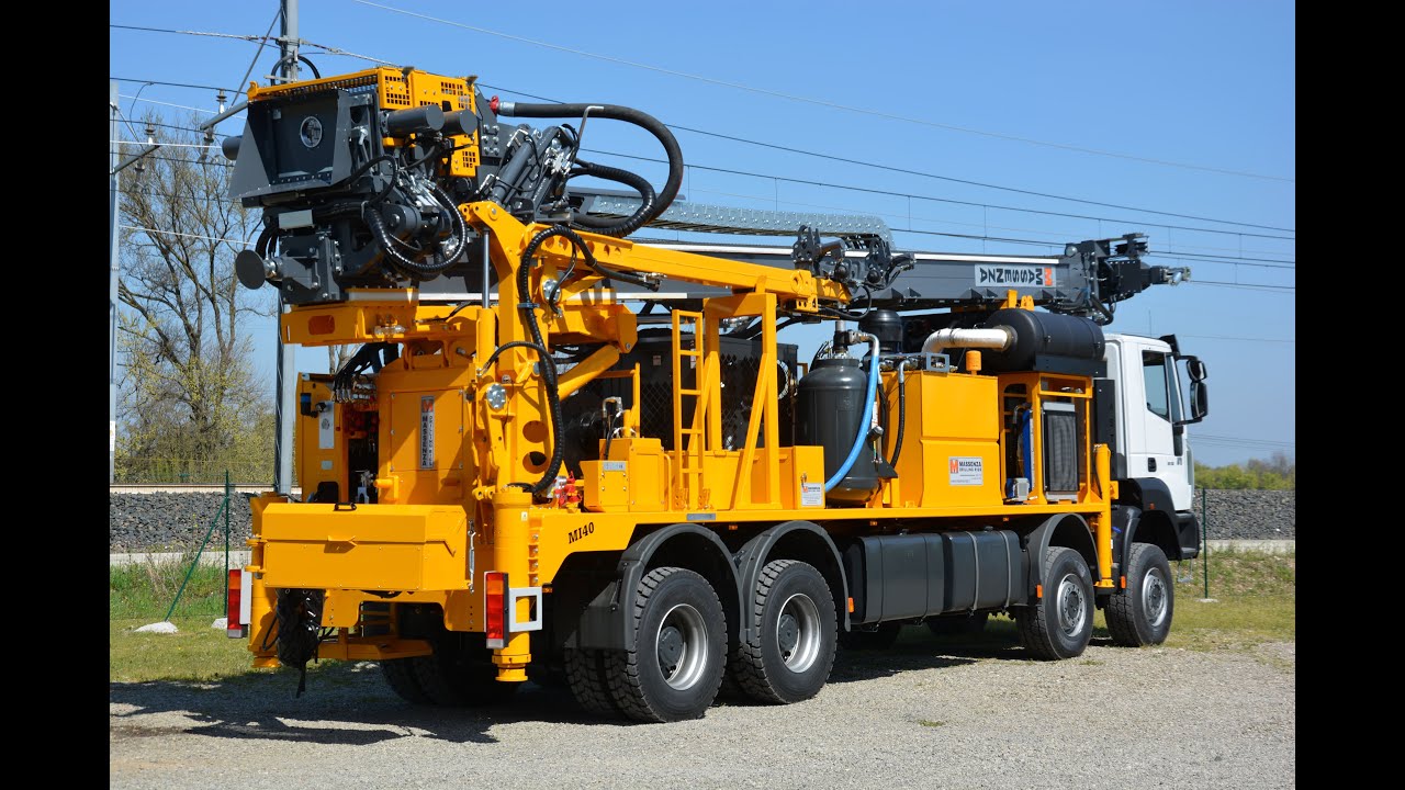 Massenza Perforazioni Mi40 drill rig for water wells, mounted on truck with automatic rods charger